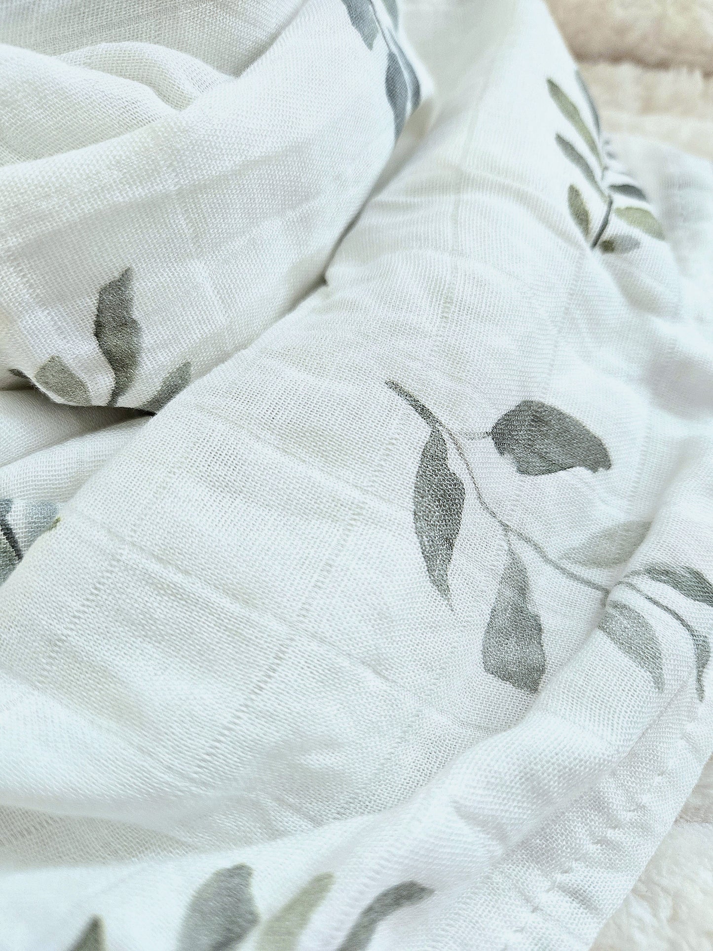 🌿 Green Leaves Bamboo Muslin Swaddle Blanket