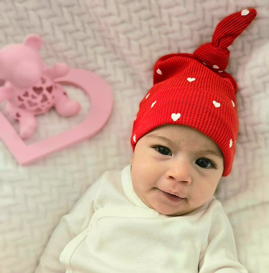 ๐ ORGANIC WAFFLE KNOT BEANIE, Little White Heart (on Red) ๐