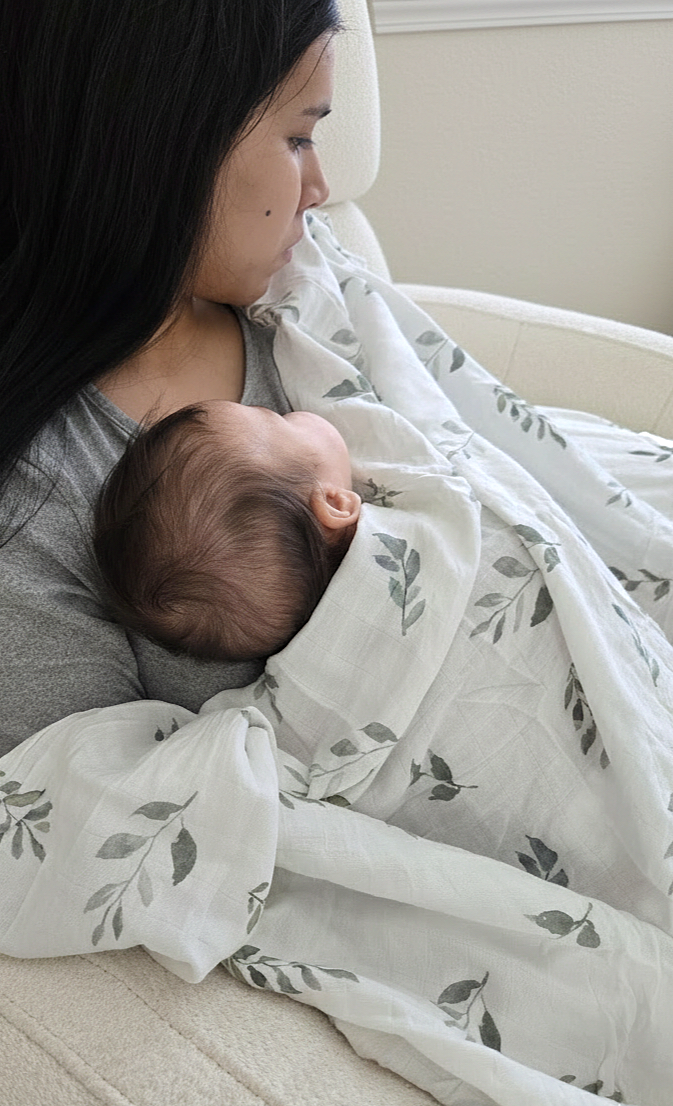🌿 Green Leaves Bamboo Muslin Swaddle Blanket