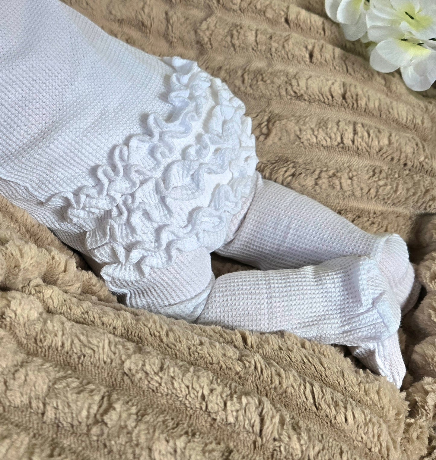 🎀 Organic Waffle 2-Way Zip Ruffle Footie, Lucent White