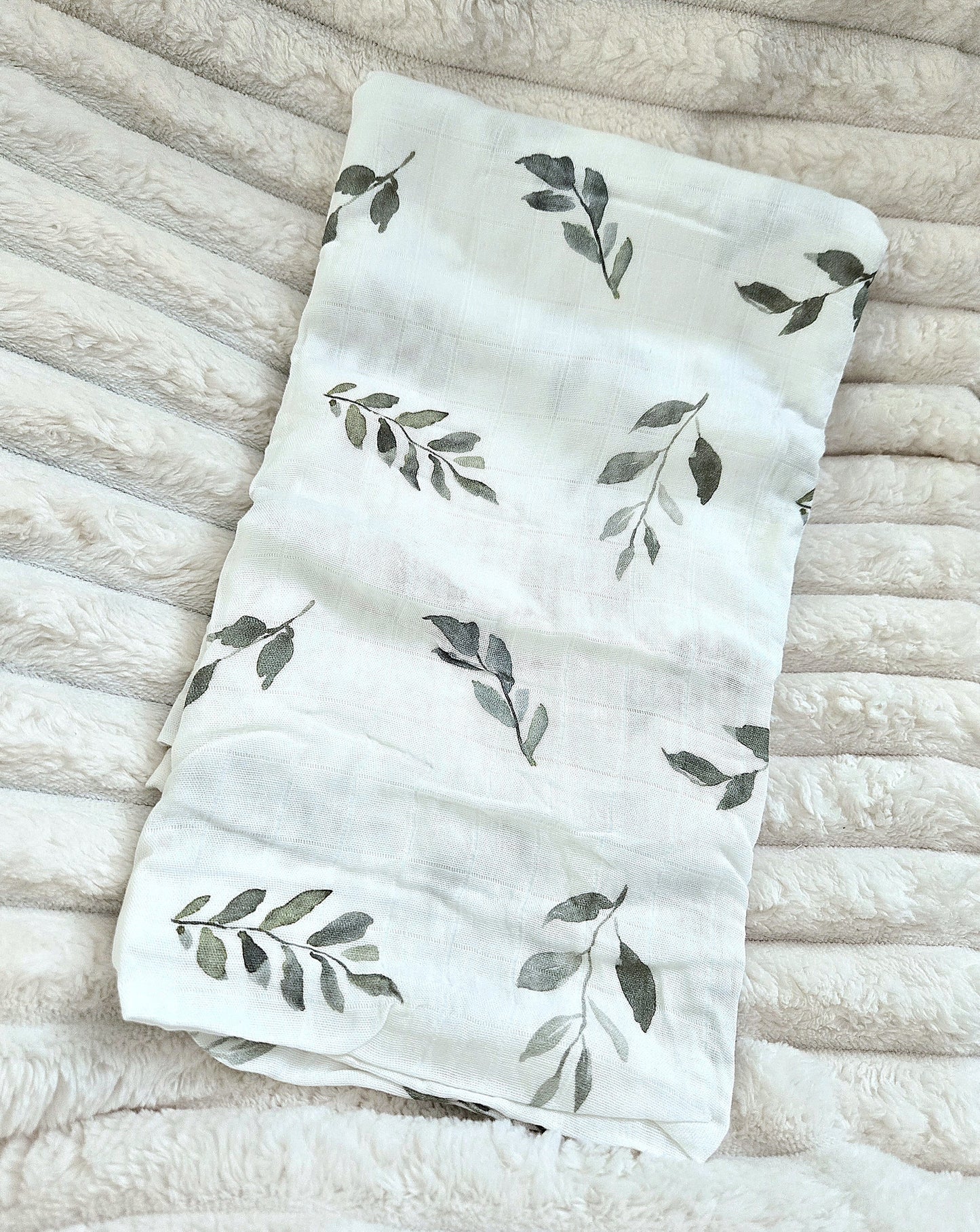 🌿 Green Leaves Bamboo Muslin Swaddle Blanket