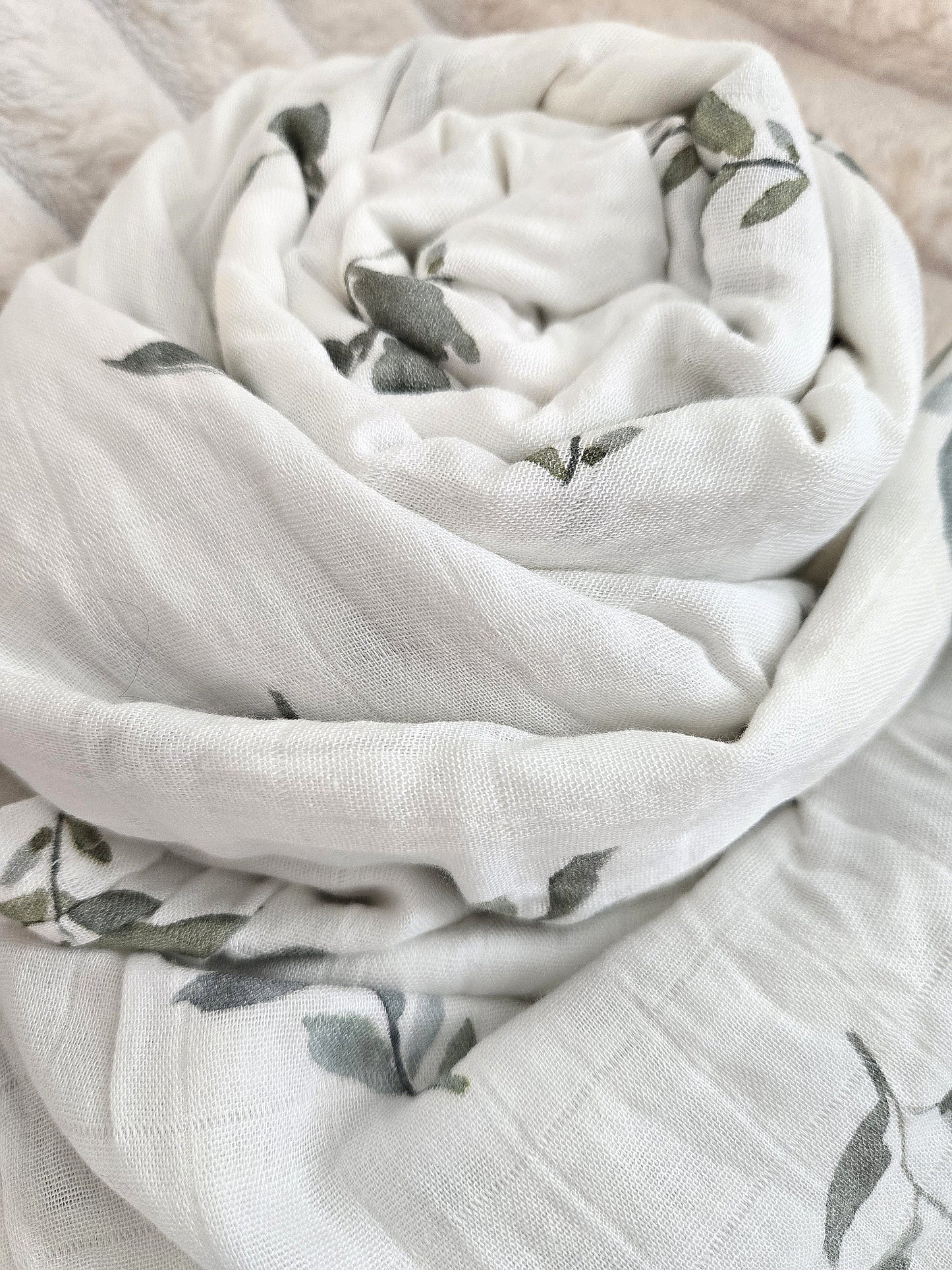 🌿 Green Leaves Bamboo Muslin Swaddle Blanket