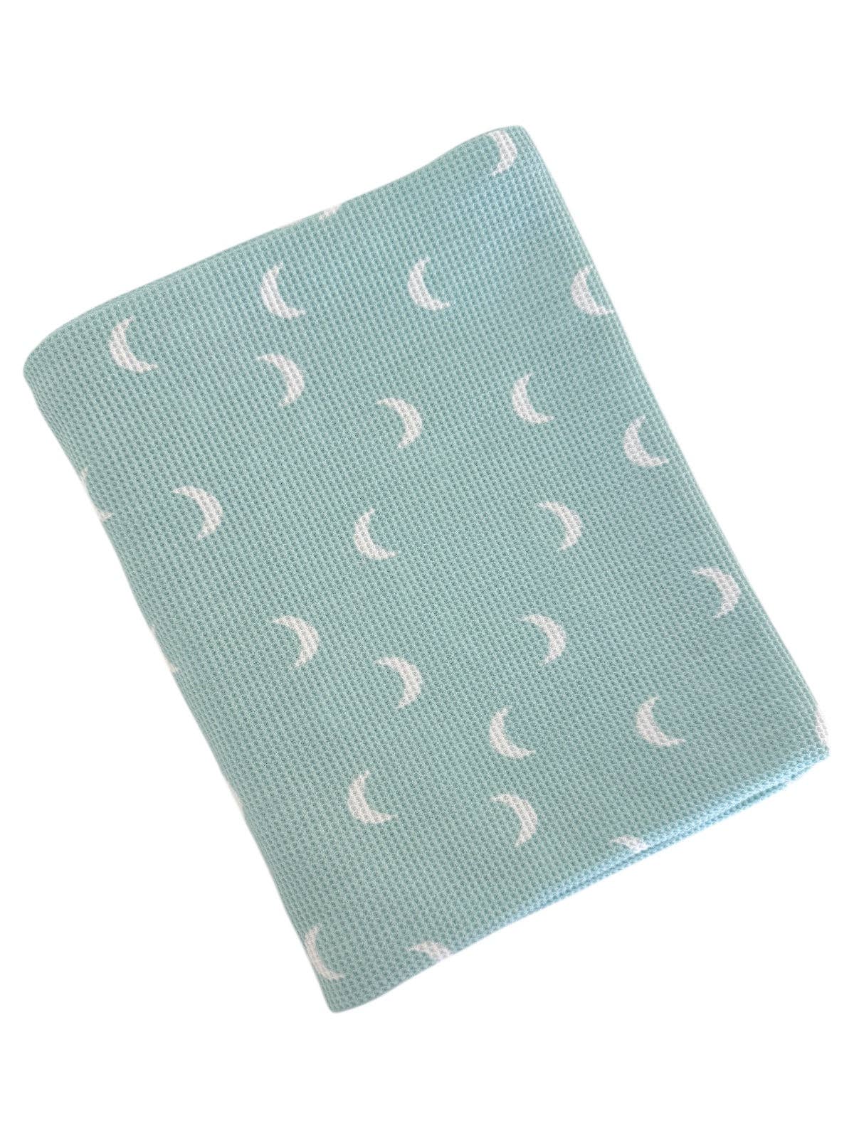 🌙 ORGANIC COTTON WAFFLE SWADDLE BLANKET, LIGHT BLUE MOON