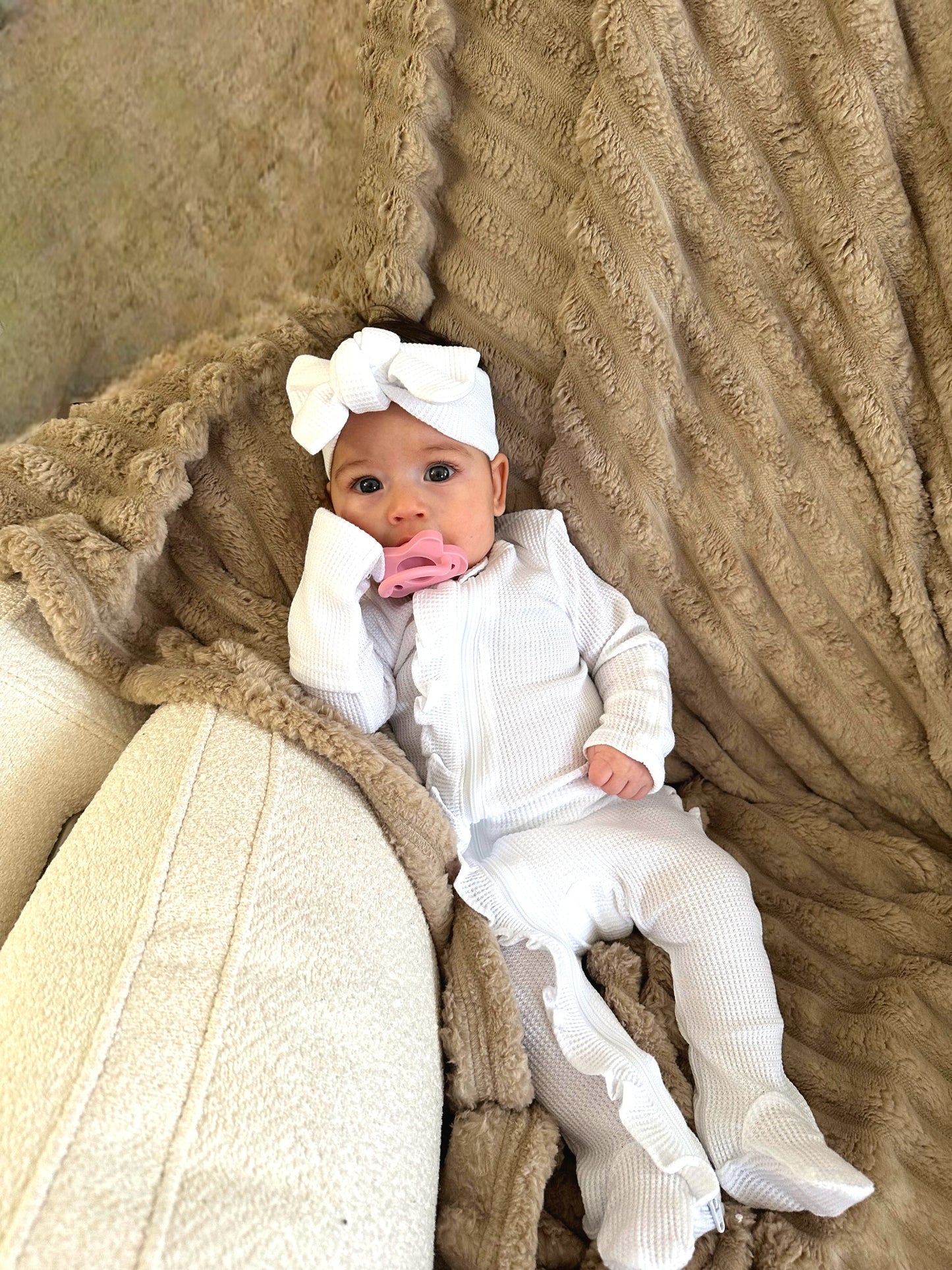 🎀 Organic Waffle Knot Bow, Lucent White