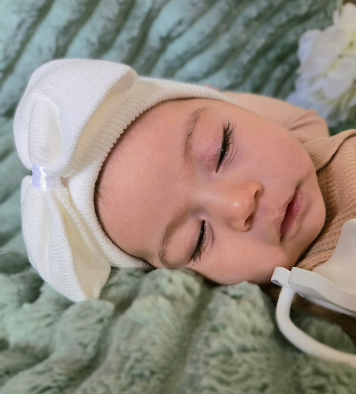 🎀 Baby’s First Bow Hat — Warm White | Valentine’s Edition 🎀