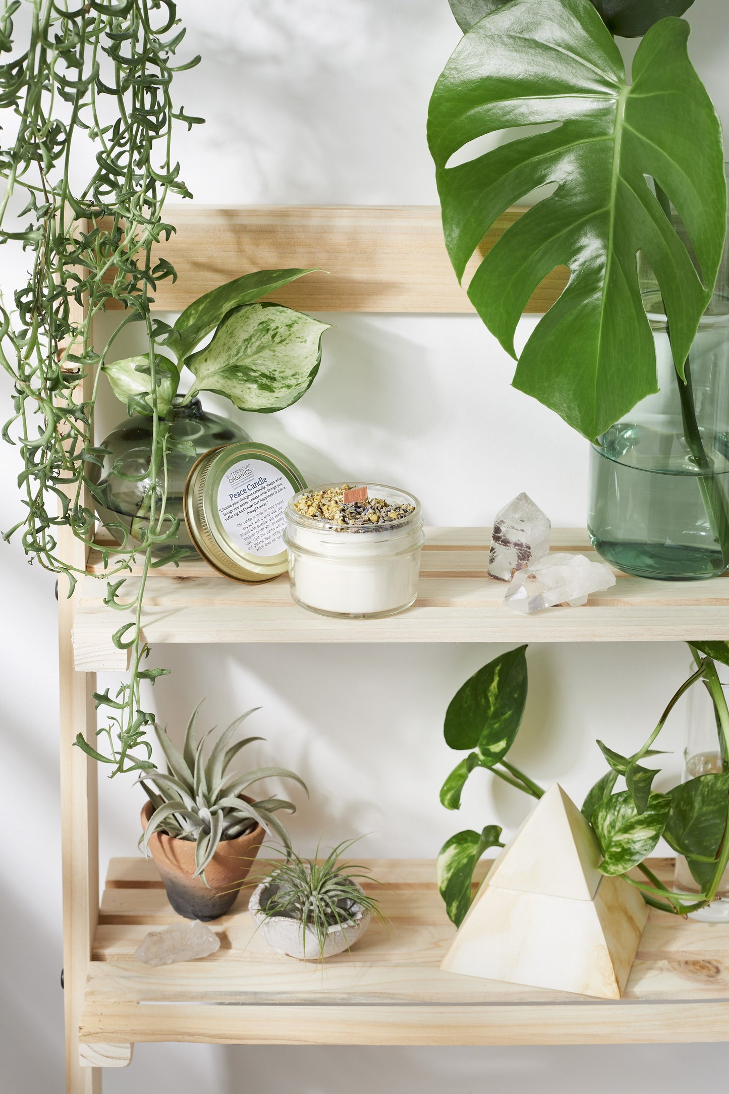 🕯️🌹 PEACE / SERENITY CANDLE — Lavender & Chamomile Crystal-Infused Intention Candle