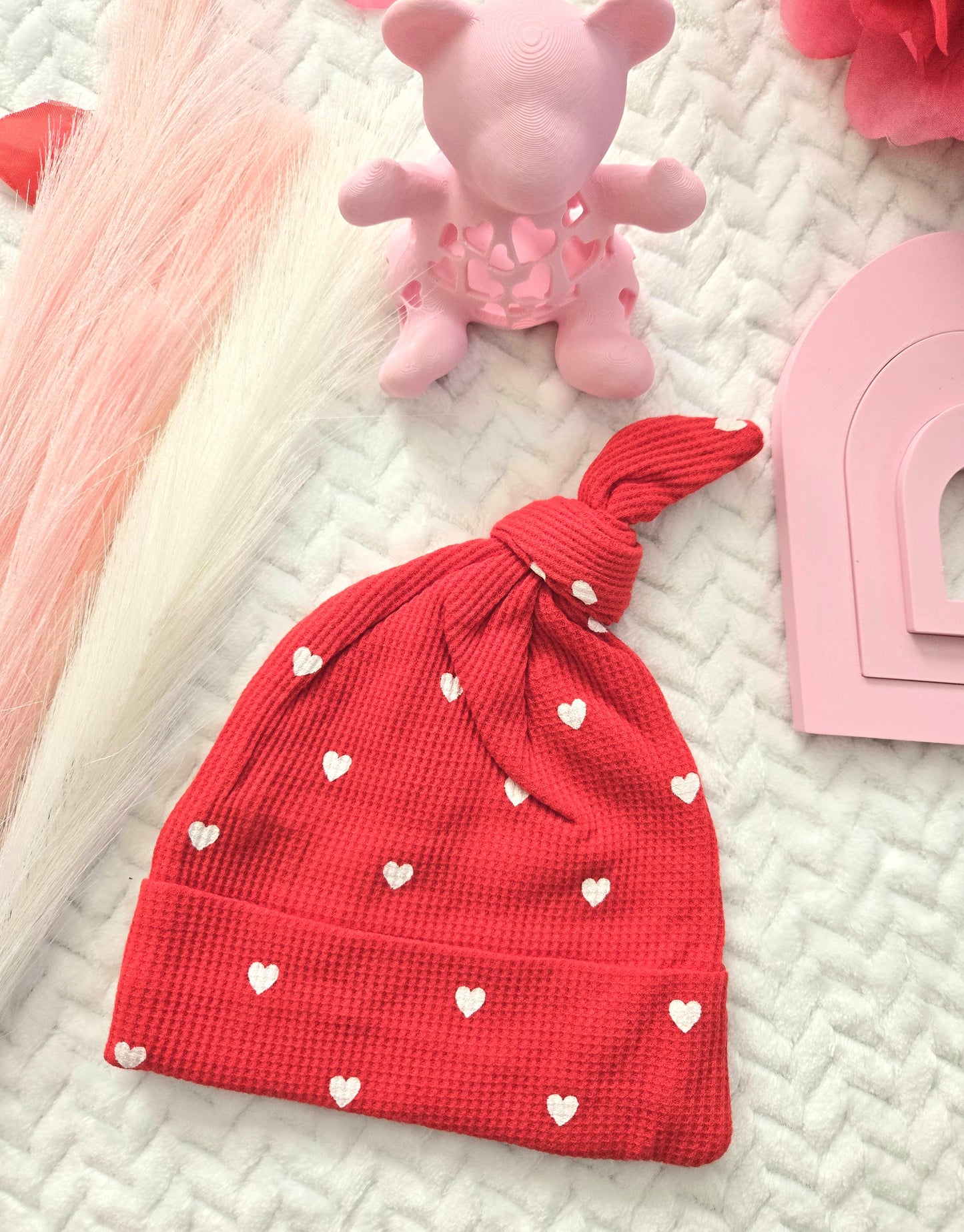 💖 ORGANIC WAFFLE KNOT BEANIE, Little White Heart (on Red) 💖